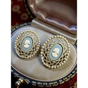 Vintage Gold Tone Oval Cameo Clip On Earrings Blue Ivory Profile Woman Elegant